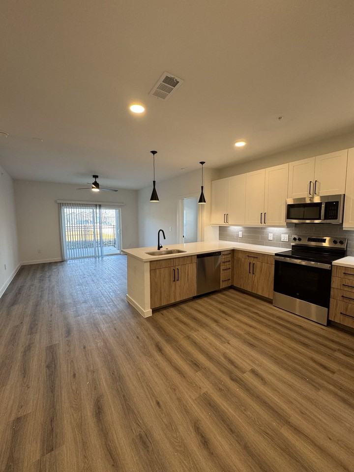 751 N Saginaw Blvd #2102 - Photo 3 of 8