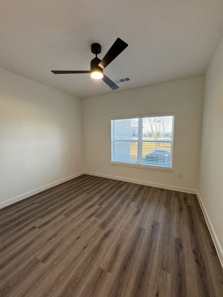 751 N Saginaw Blvd #2102 - Photo 5 of 8