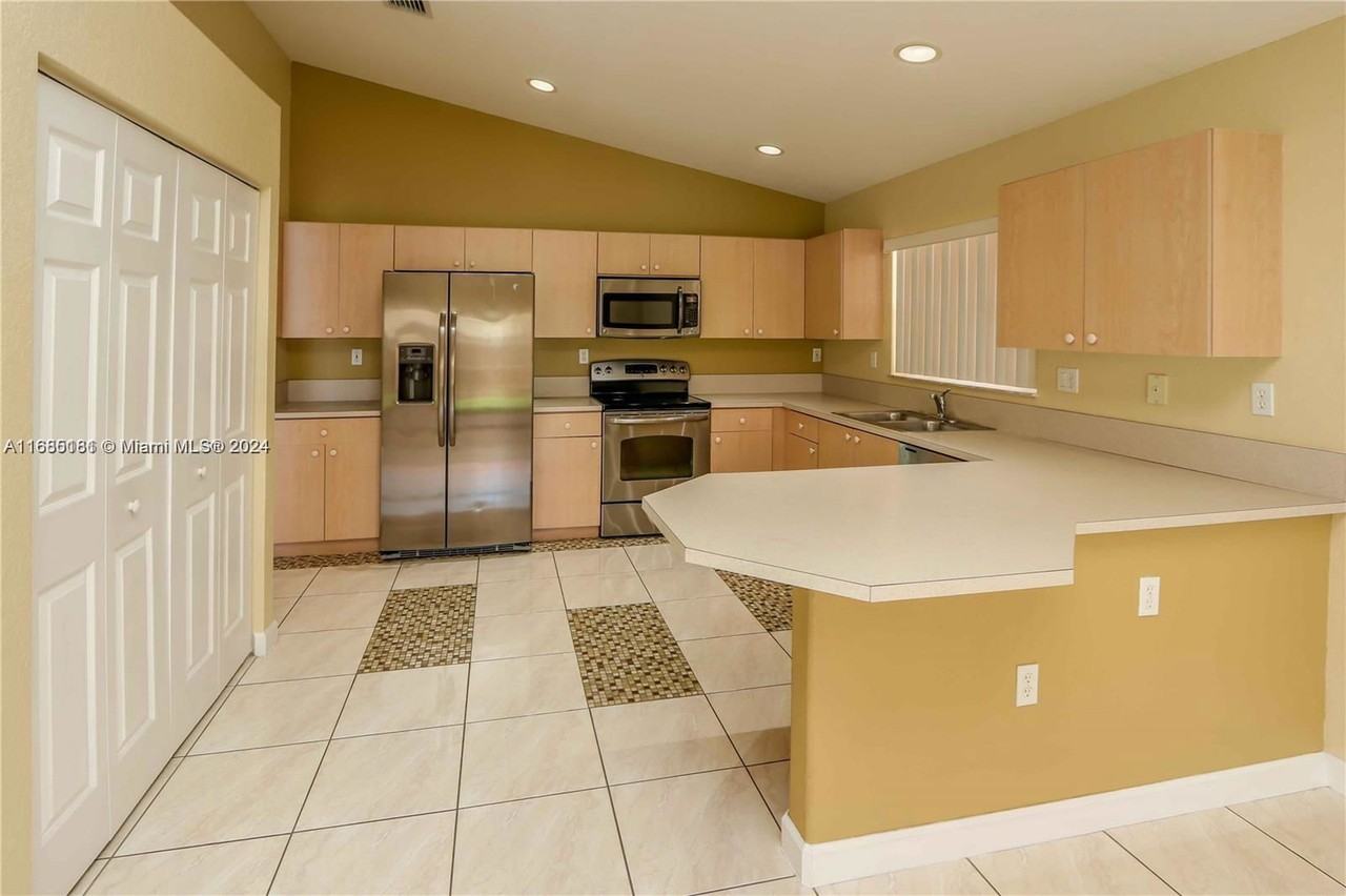 23935 Sw 108th Pl - Photo 5 of 8