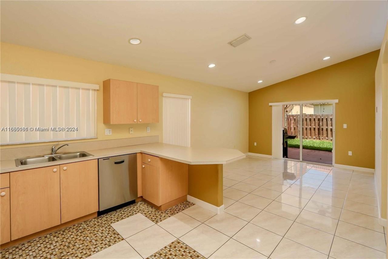 23935 Sw 108th Pl - Photo 6 of 8