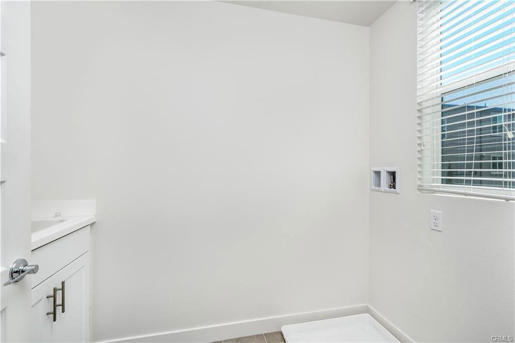7123 Ryder Ln - Photo 3 of 8