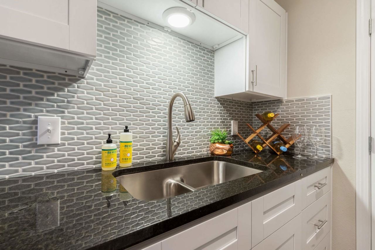 525 Jones Ave - Photo 2 of 8