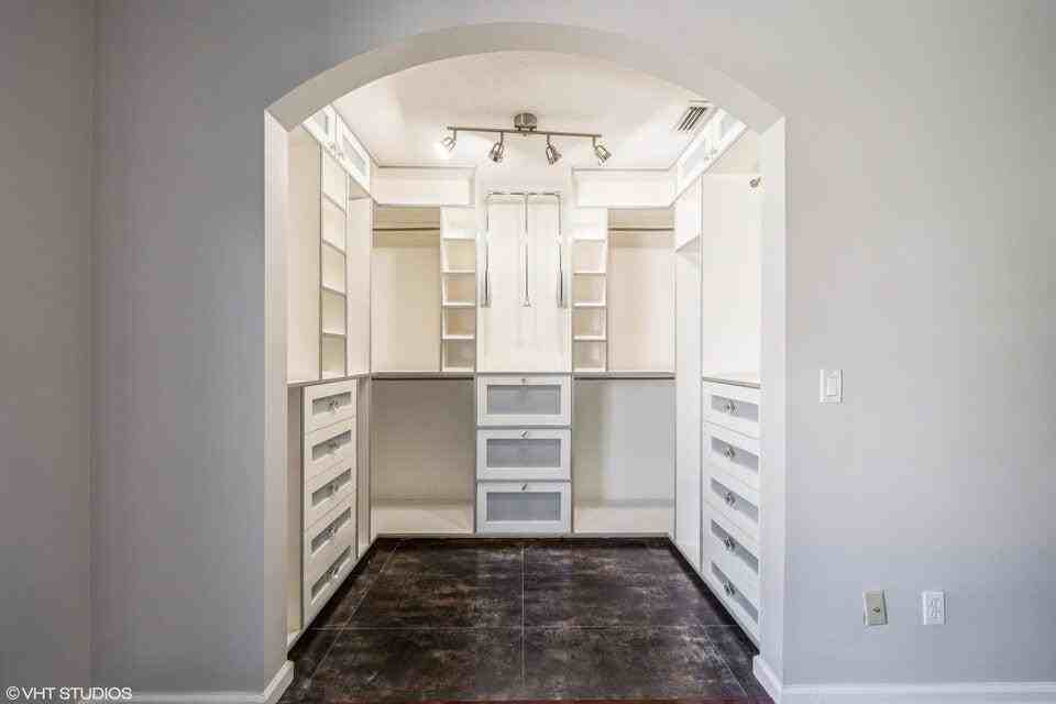 5493 Northwest Evanston Avenue - Photo 6 of 8