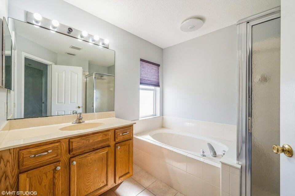 5493 Northwest Evanston Avenue - Photo 7 of 8