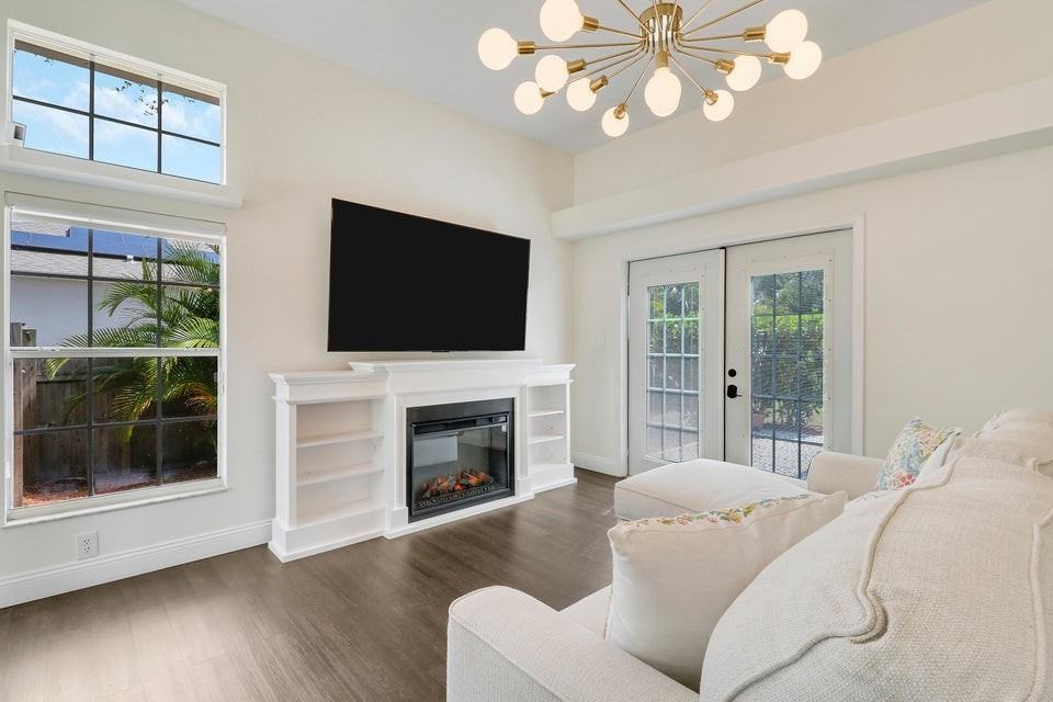 765 Nw Bristol St - Photo 4 of 8