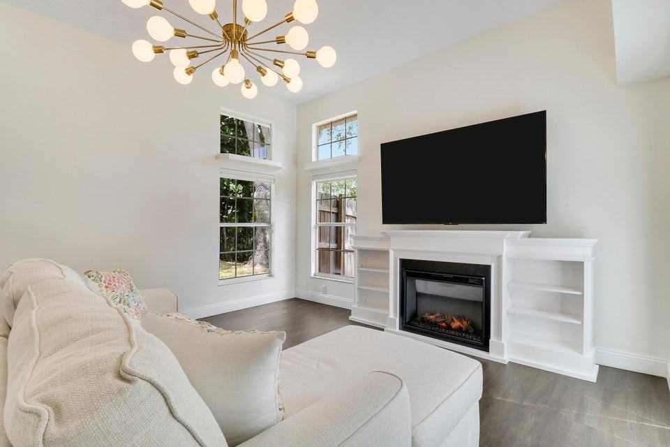 765 Nw Bristol St - Photo 5 of 8