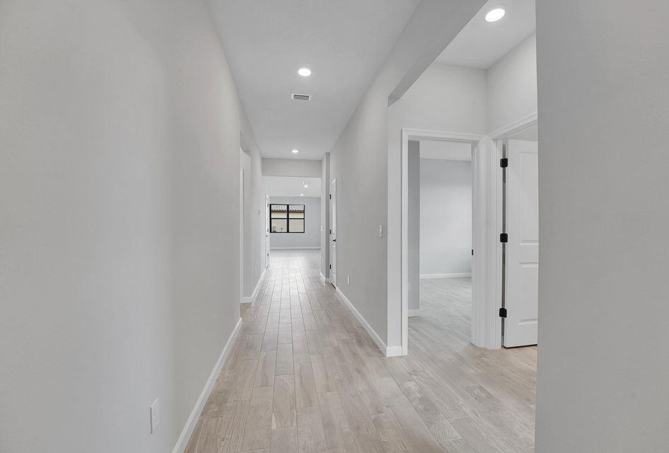 845 Se Courances Dr - Photo 4 of 8