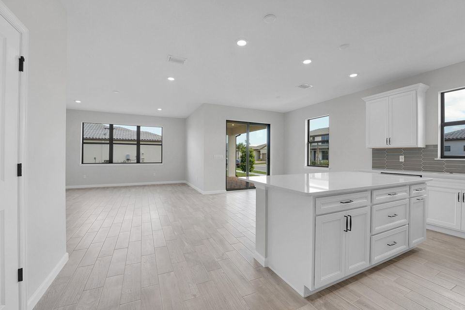 845 Se Courances Dr - Photo 5 of 8