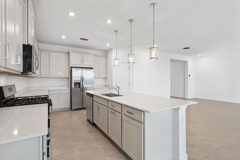 14300 Sw Murney Way - Photo 5 of 8