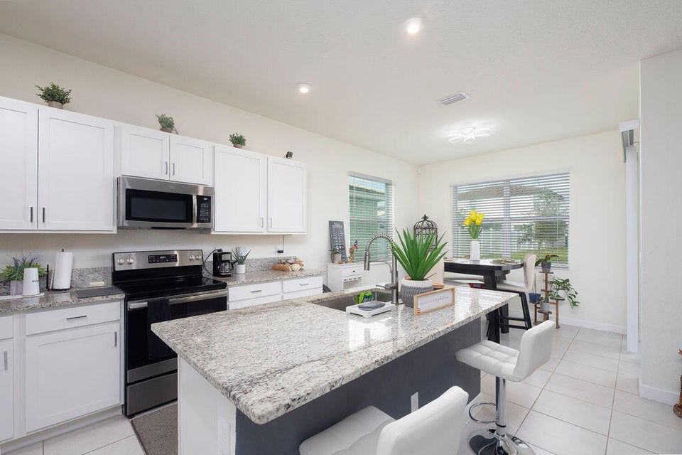 7810 Nw Gladwell Ln - Photo 3 of 8