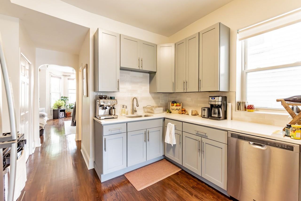 2251 W Melrose St #1 - Photo 6 of 8