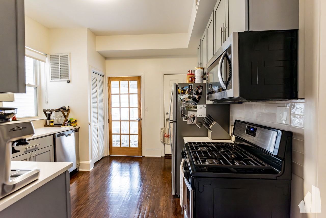 2251 W Melrose St #1 - Photo 7 of 8