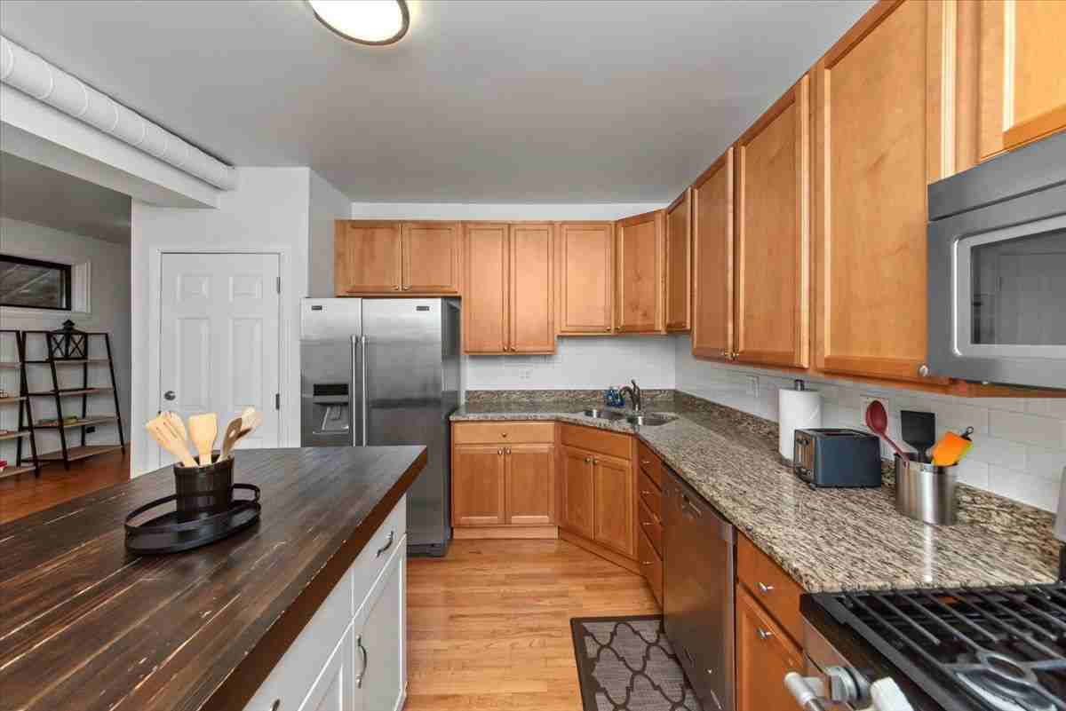 1214 W Belmont Ave #2F - Photo 4 of 8