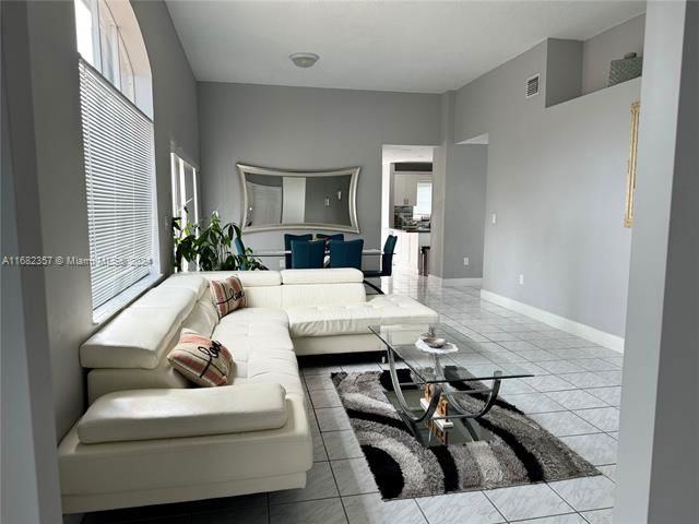 13108 Nw 10th Ln #13108 - Photo 2 of 8