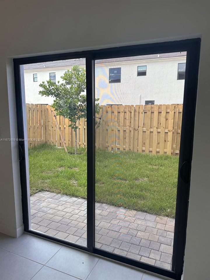 23022 Sw 130th Ave - Photo 6 of 8