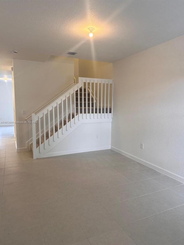 23022 Sw 130th Ave - Photo 7 of 8