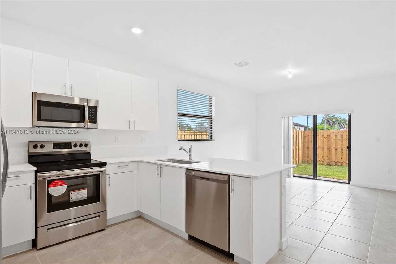 11934 Sw 247th Ter - Photo 4 of 8