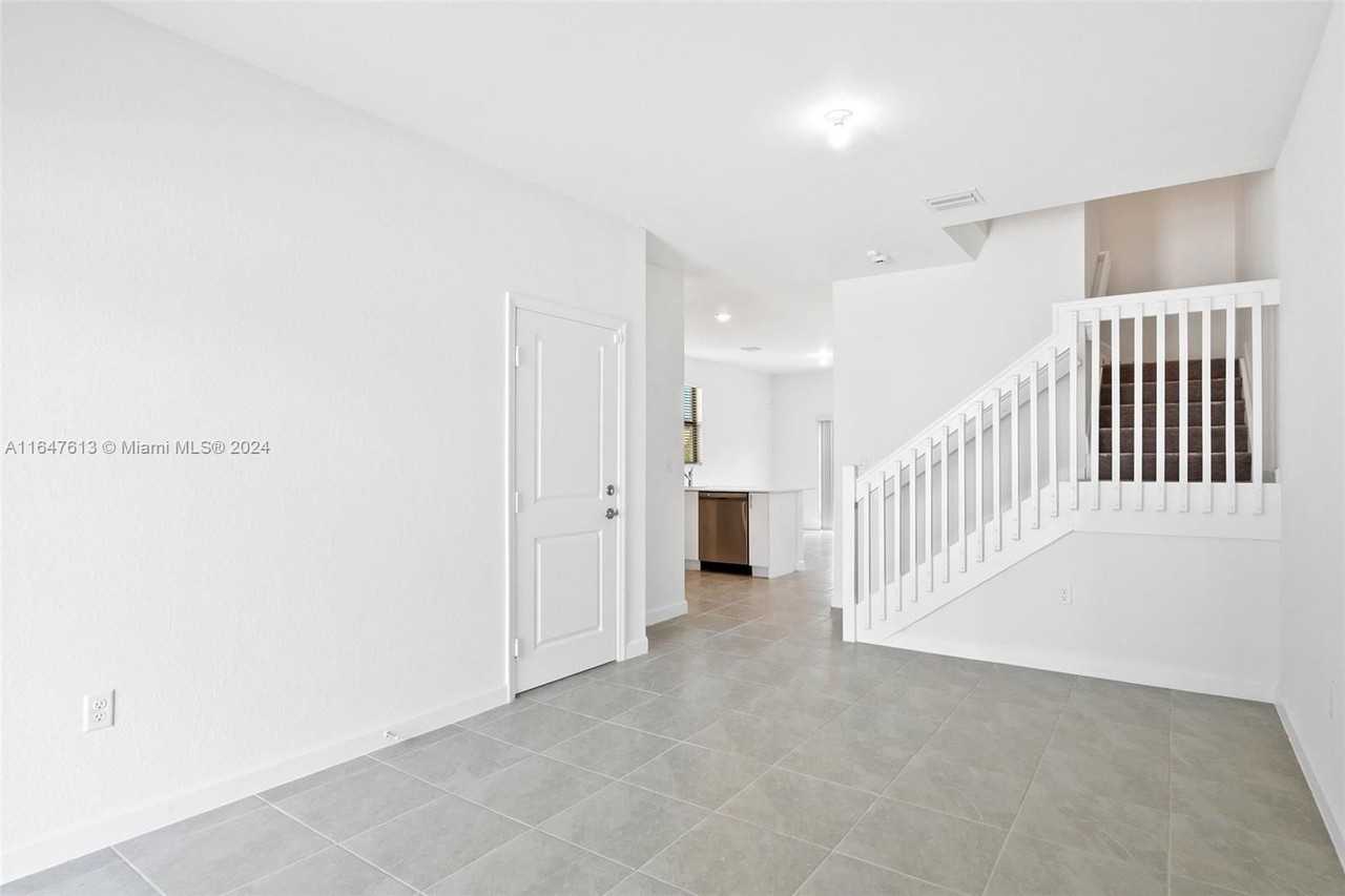 11934 Sw 247th Ter - Photo 5 of 8