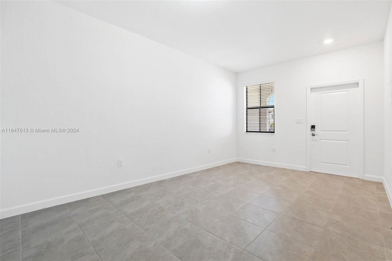 11934 Sw 247th Ter - Photo 6 of 8