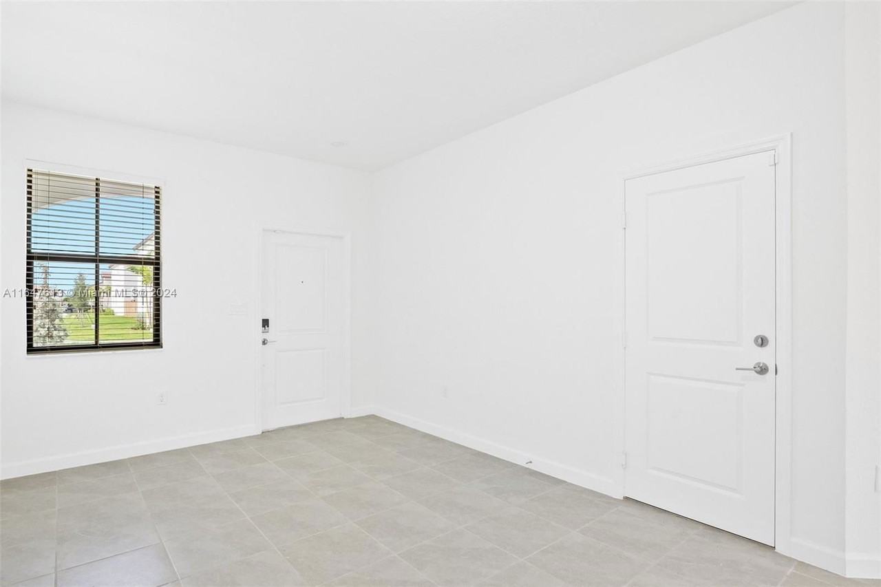 11934 Sw 247th Ter - Photo 7 of 8