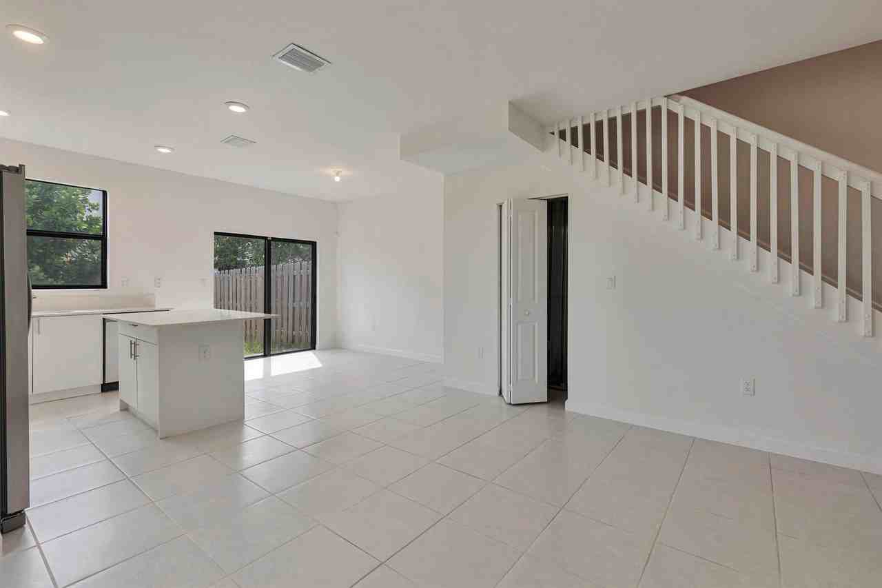 13304 SW 286th Ter - Photo 6 of 8