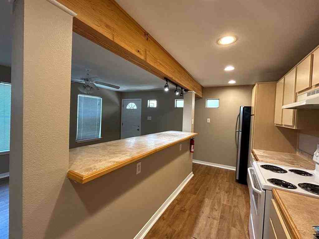 831 W 25th St #7 - Photo 2 of 8