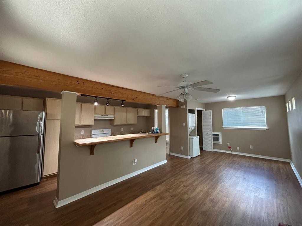 831 W 25th St #7 - Photo 3 of 8