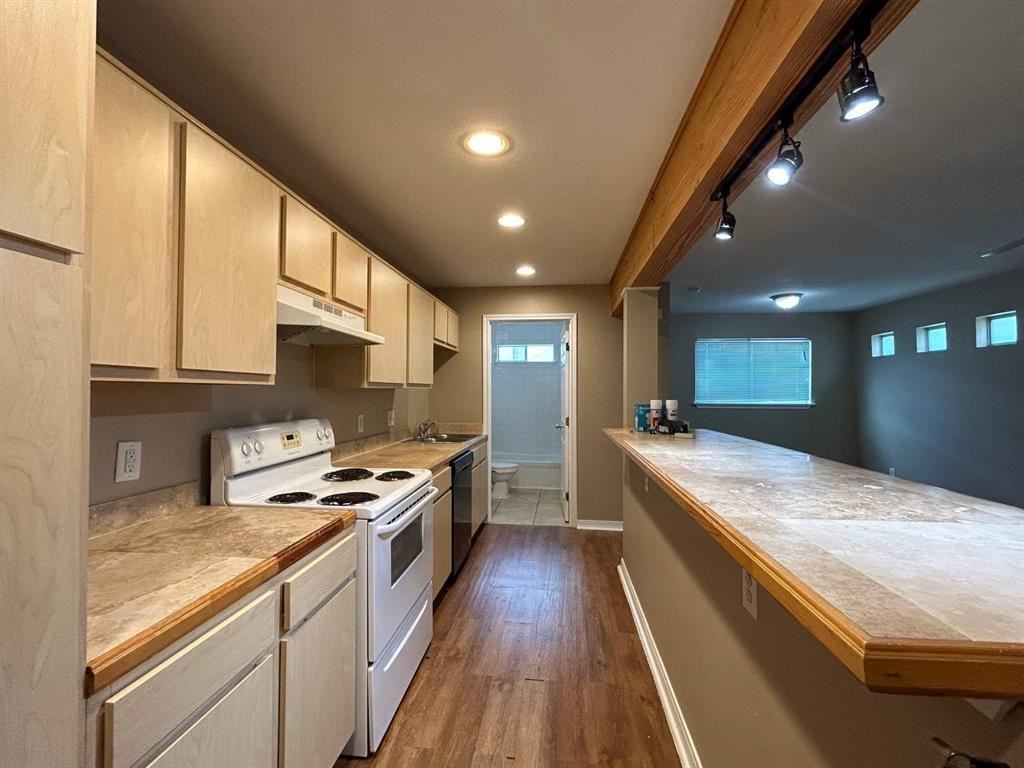 831 W 25th St #7 - Photo 5 of 8