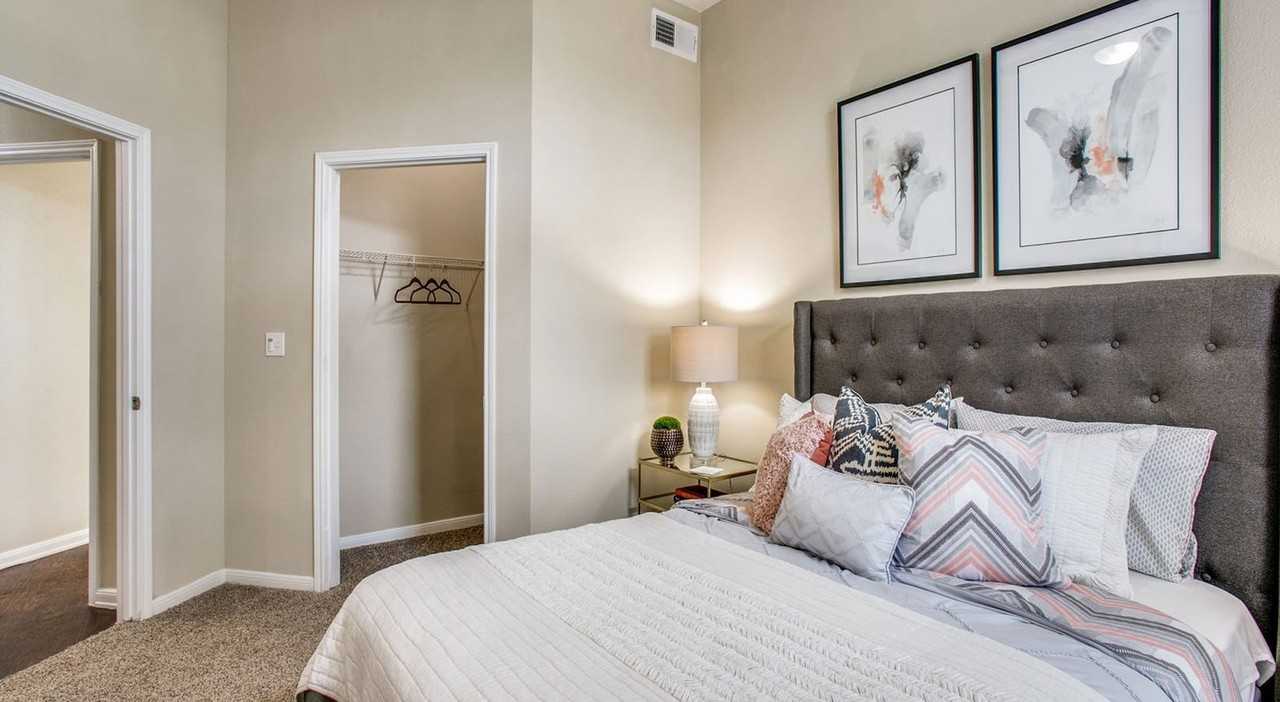 21500 Park Row Dr #1102 - Photo 5 of 8