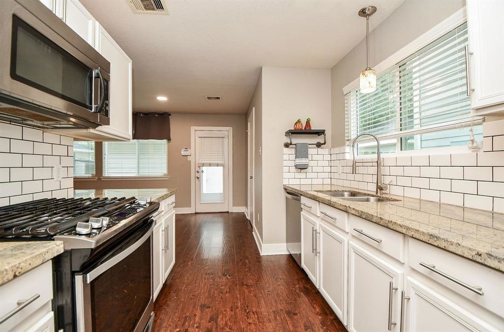 10731 Cobblecreek Way - Photo 3 of 7