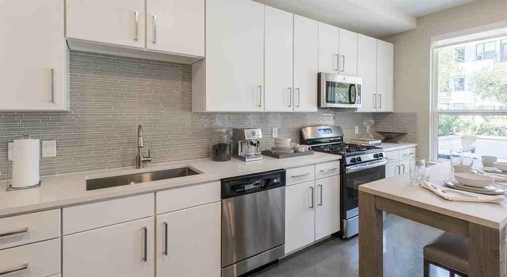 1825 San Jacinto St #428 - Photo 3 of 8