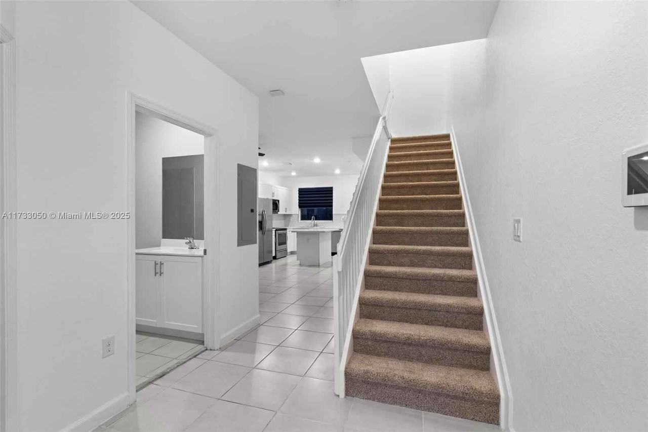 1467 Se 26th Rd - Photo 3 of 8