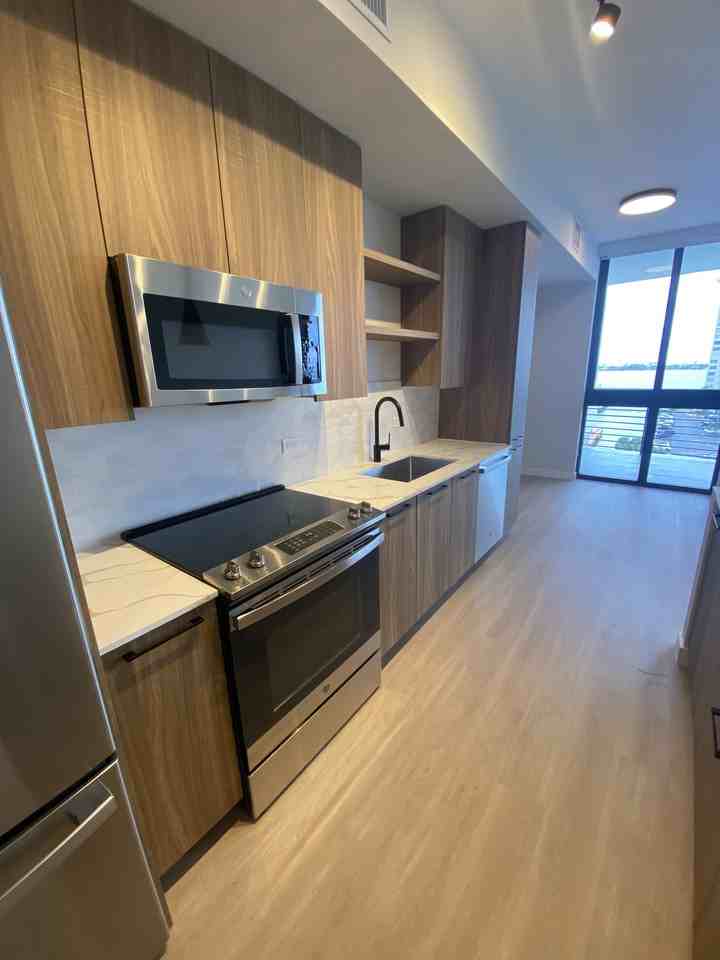 11295 Biscayne Blvd - Photo 2 of 8