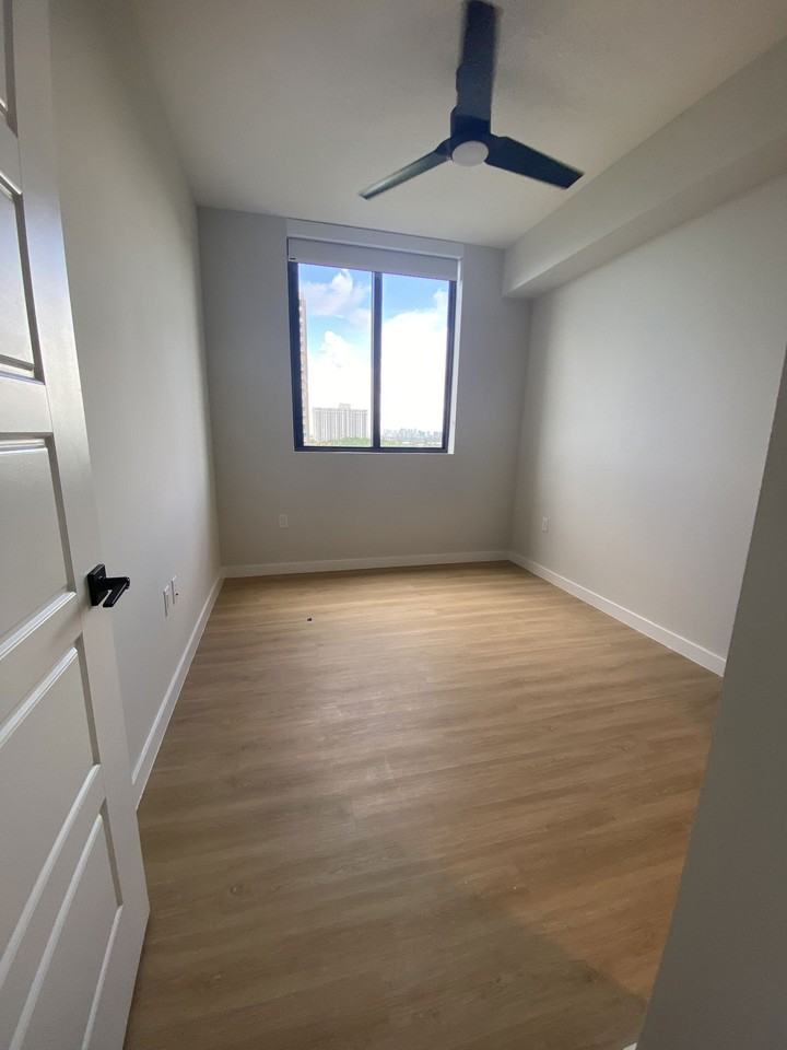 11295 Biscayne Blvd - Photo 6 of 8