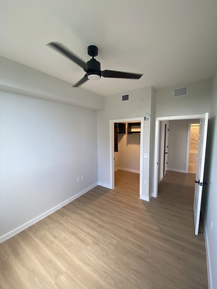 11295 Biscayne Blvd - Photo 7 of 8