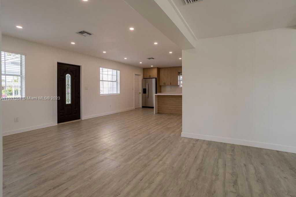 Hope St - Photo 3 of 8