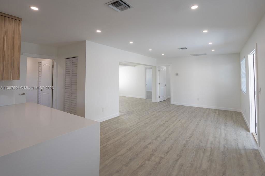 Hope St - Photo 6 of 8