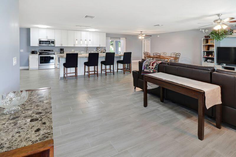 615 Ne 15th Pl #NE - Photo 2 of 8