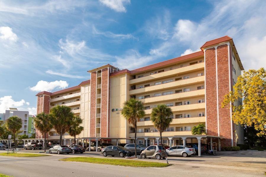 1101 Crystal Lake Dr #705