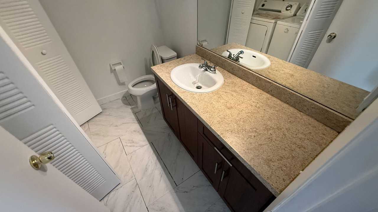 3381 Nw 75th Ter - Photo 4 of 8