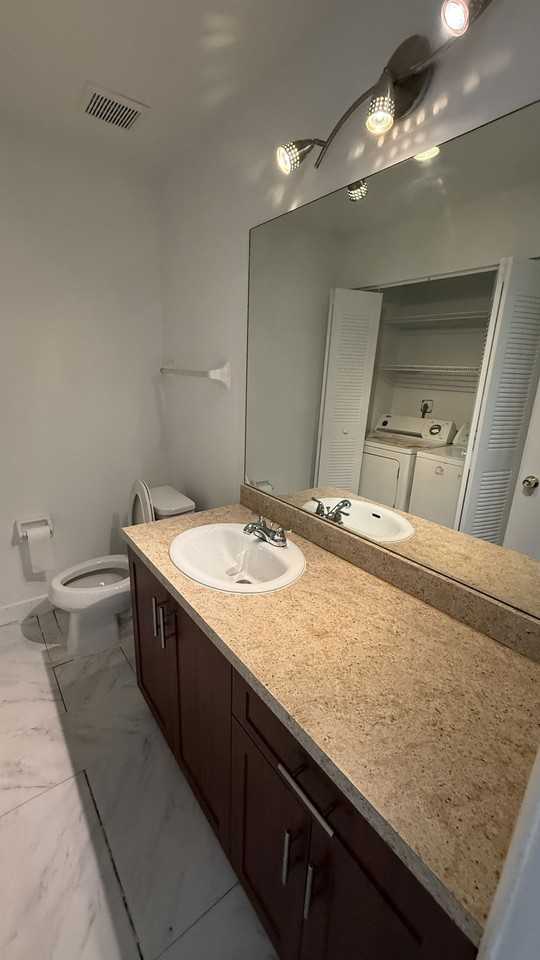 3381 Nw 75th Ter - Photo 5 of 8