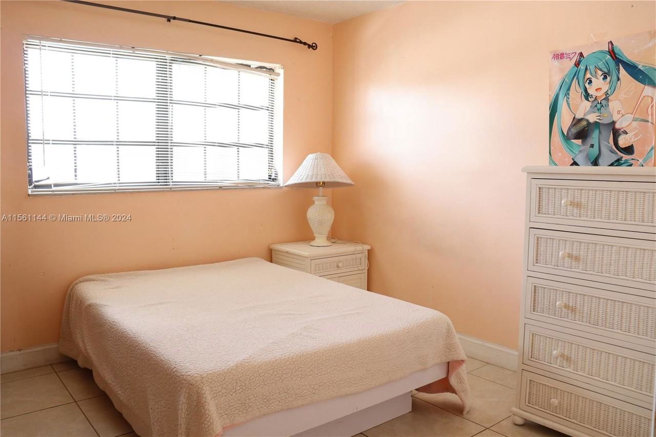 2605 W 71st Pl - Photo 6 of 8