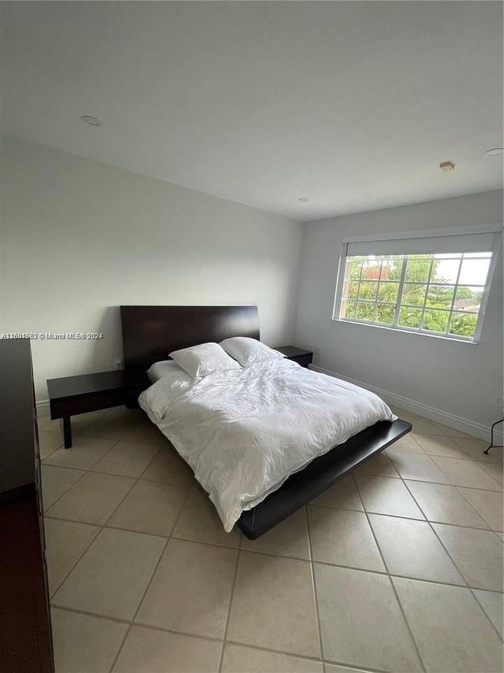 15241 Southwest 37th Terrace - Photo 7 of 8