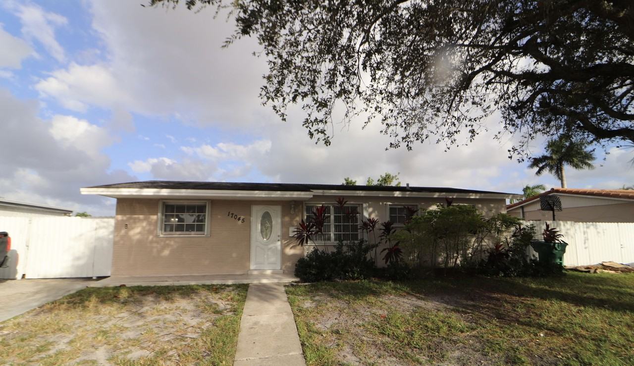 17045 Nw 87th Ave - Photo 5 of 8