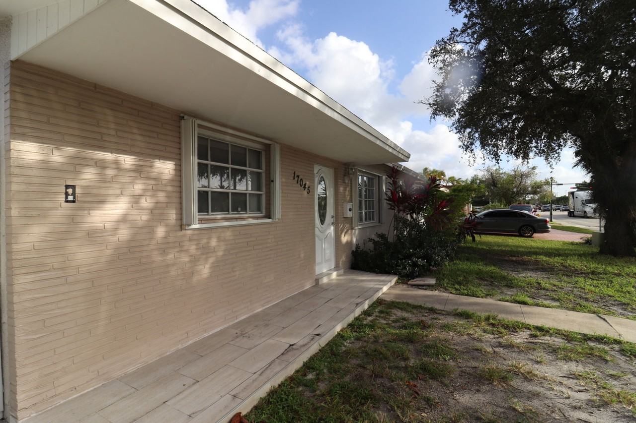 17045 Nw 87th Ave - Photo 6 of 8