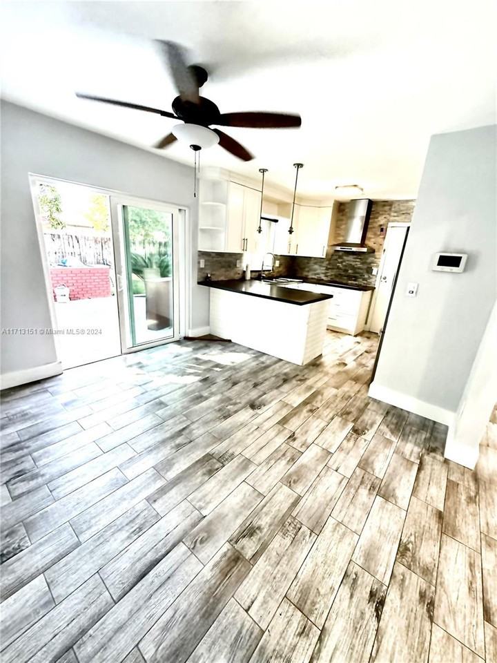 11120 Sw 154th St - Photo 6 of 8