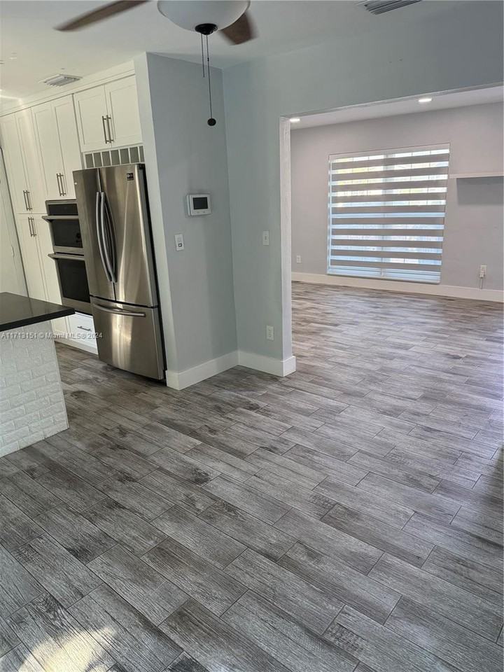 11120 Sw 154th St - Photo 7 of 8