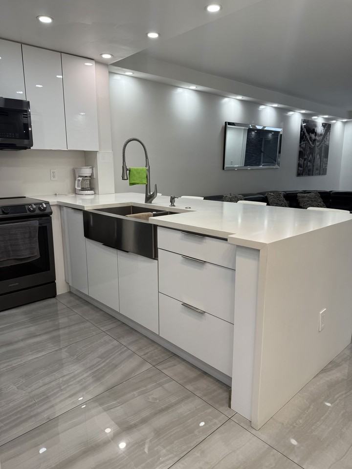 5260 Nw 11th St #201 - Photo 2 of 8