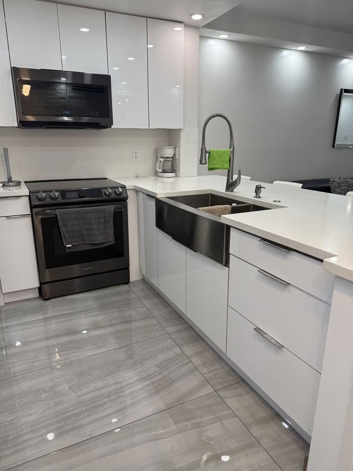 5260 Nw 11th St #201 - Photo 3 of 8