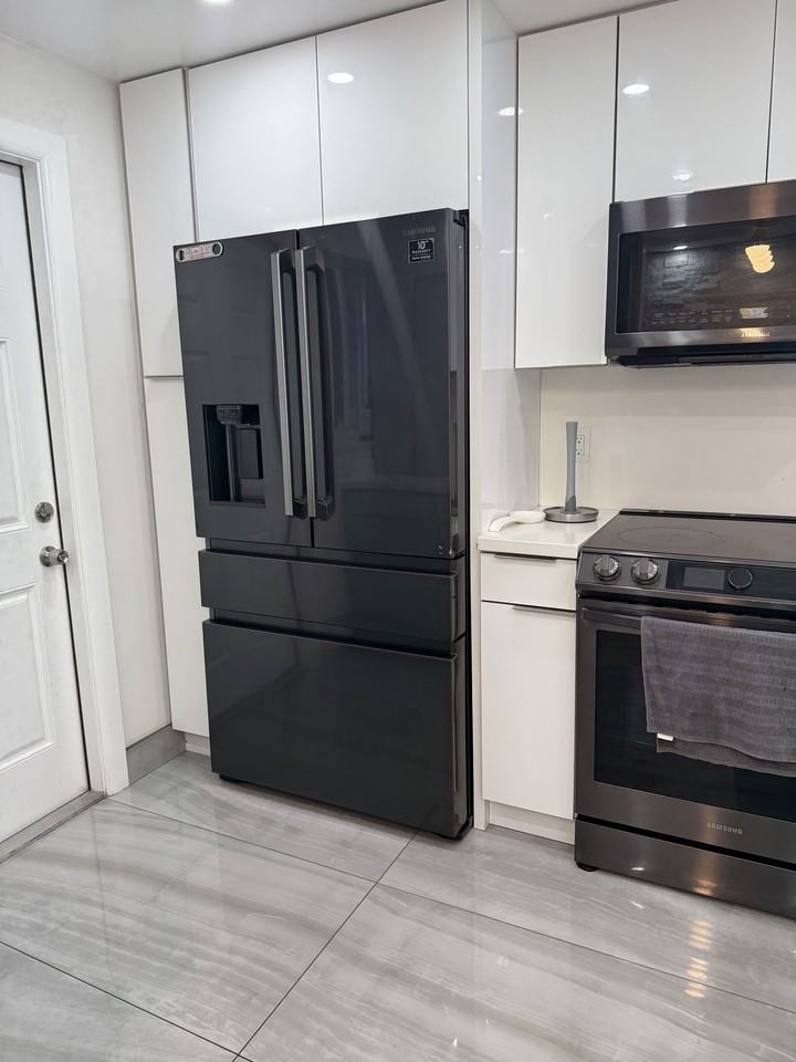 5260 Nw 11th St #201 - Photo 4 of 8